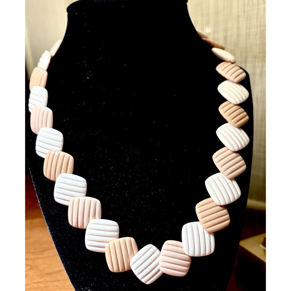 Vintage Avon 1985 Summer Sands Necklace Ribbed Square Acrylic Bead Retro Mod 20"